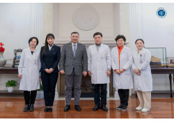 ШАНХАЙ ХОТЫН РҮЙЖИН ЭМНЭЛГИЙН ДАРГА, АКАДЕМИЧ НИН ГУАН-ТАЙ УУЛЗАВ