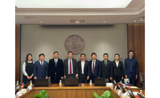 МОНГОЛ УЛСЫН ХИЛИЙН БООМТЫН ЗАХИРГААНЫ ДАРГА БӨГӨӨД ЗАСГИЙН ГАЗРЫН БҮРЭН ЭРХТ ТӨЛӨӨЛӨГЧ Б.БАТХИШИГ ТЭРГҮҮТЭЙ ТӨЛӨӨЛӨГЧИД ШАНХАЙ ХОТОД АЖИЛЛАВ