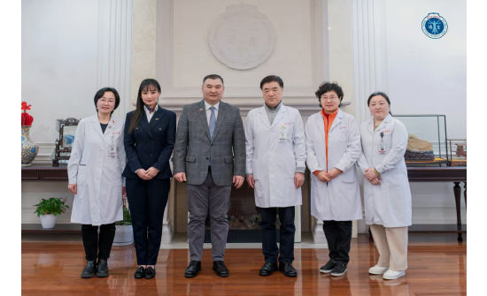 ШАНХАЙ ХОТЫН РҮЙЖИН ЭМНЭЛГИЙН ДАРГА, АКАДЕМИЧ НИН ГУАН-ТАЙ УУЛЗАВ